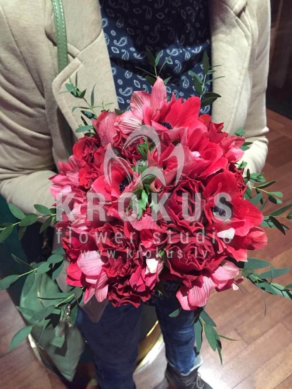 Deliver flowers to Latvia (red roses)