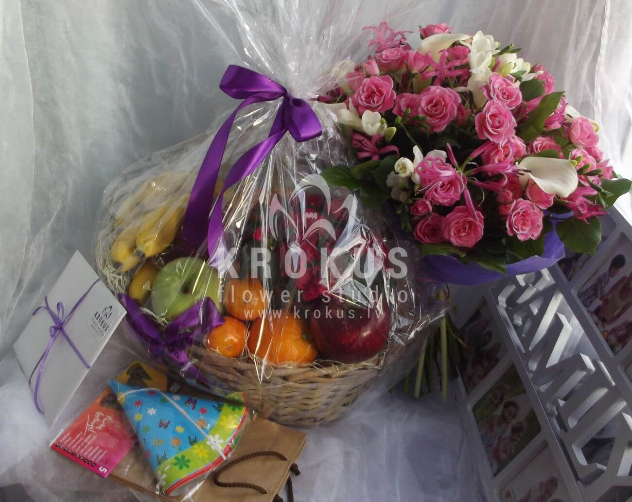 Deliver flowers to Latvia (shrub rosescalla liliesfreesiabouvardiasalal)