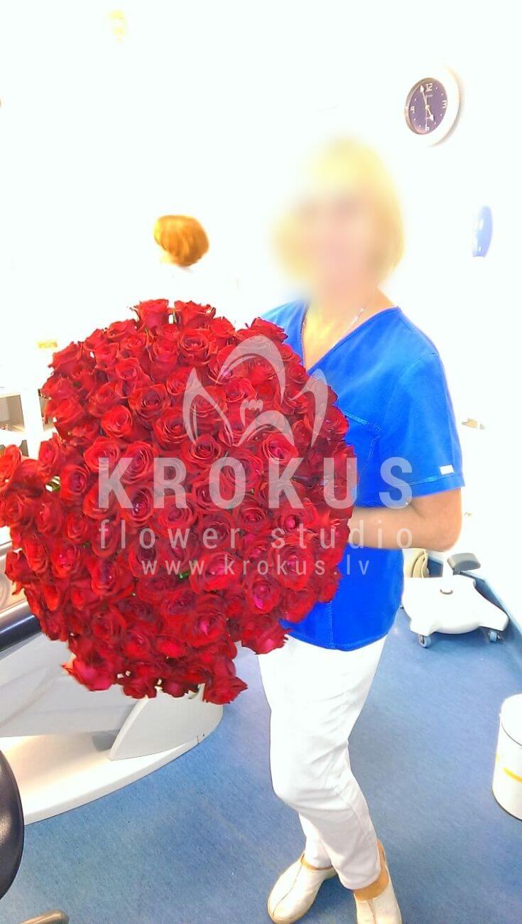 Deliver flowers to Latvia (red roses)