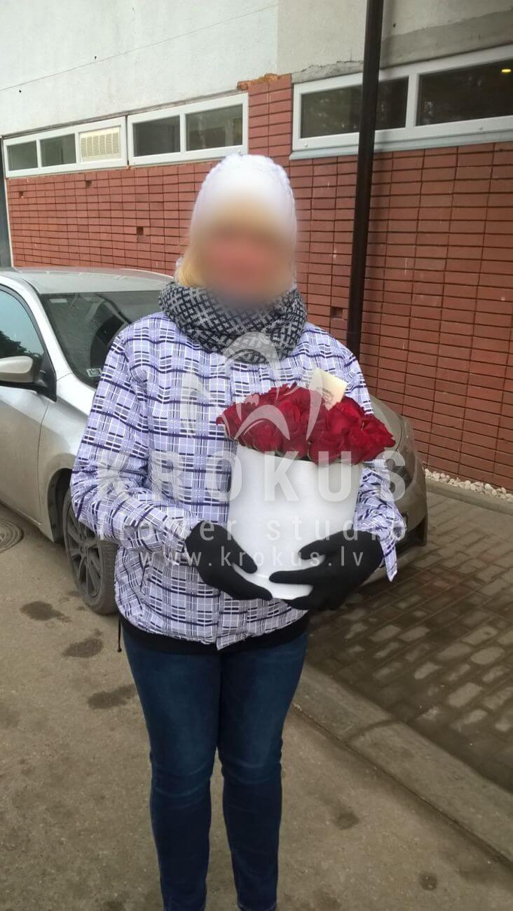 Доставка цветов в город Latvia (коробкакрасные розы)