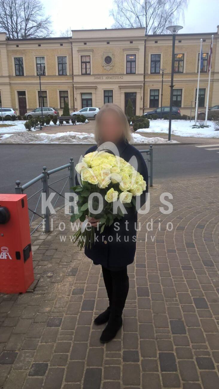 Deliver flowers to Latvia (white roses)