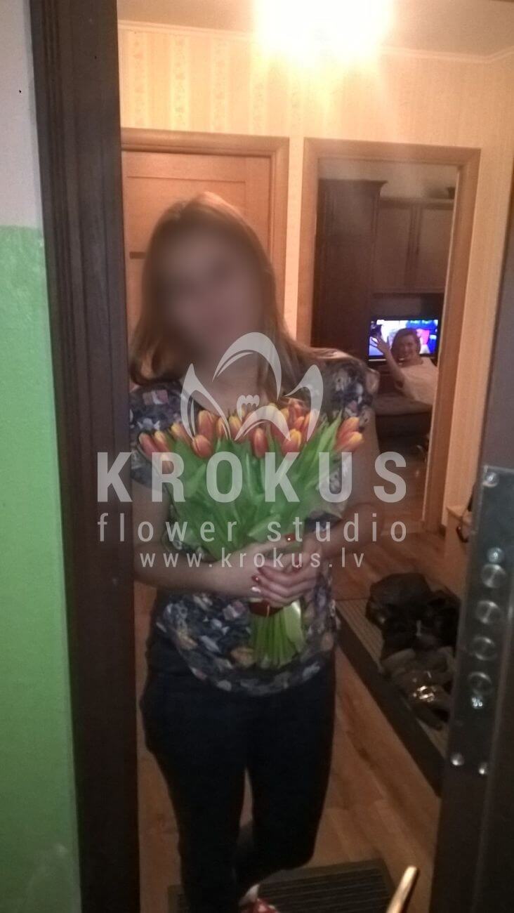 Deliver flowers to Latvia (tulips)