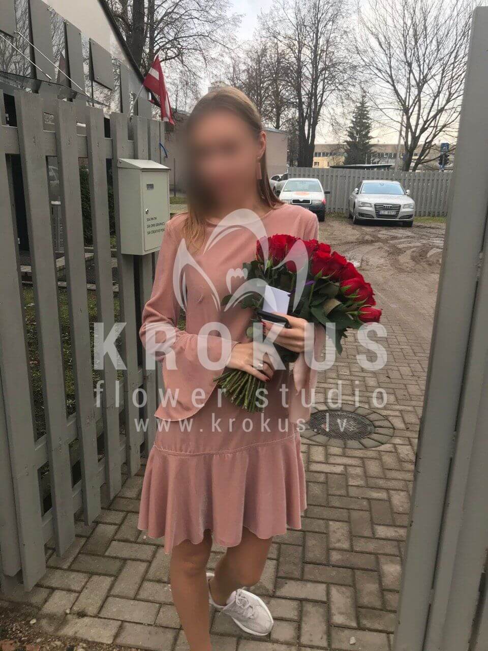 Deliver flowers to Rīga (red roses)