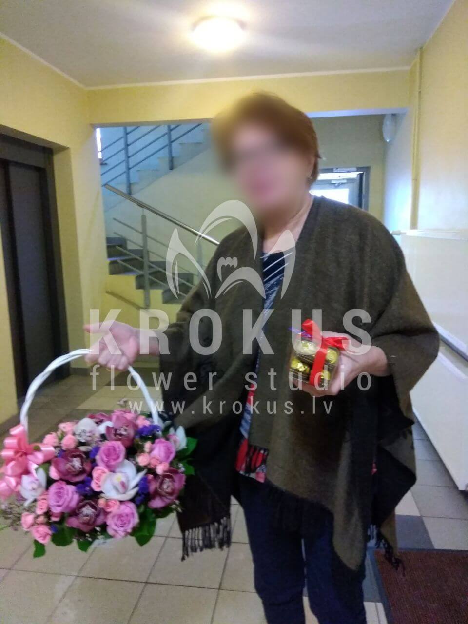 Deliver flowers to Rīga (shrub rosespink rosesorchidswaxflowerstaticesalal)