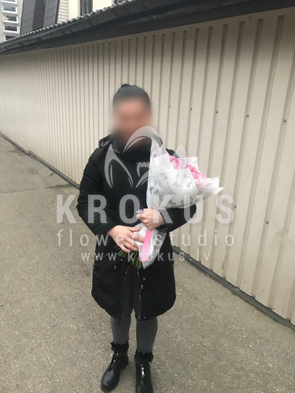 Deliver flowers to Rīga (pink roses)