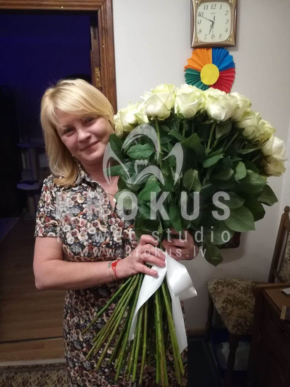Доставка цветов в город Рига (белые розы)