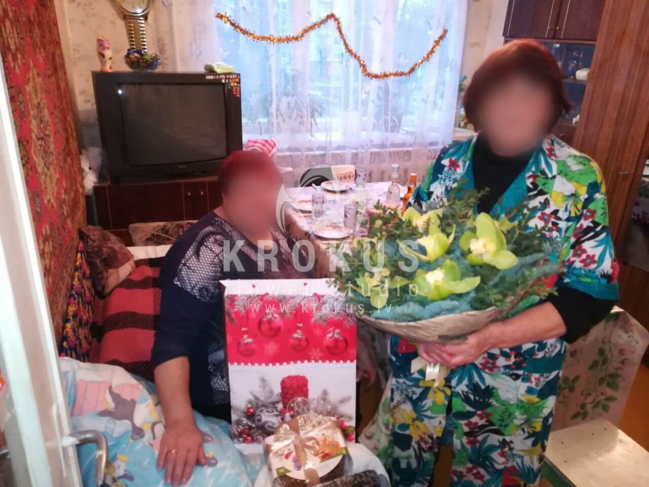 Deliver flowers to Rīga (decorcottonhypericumnoble firred roses)