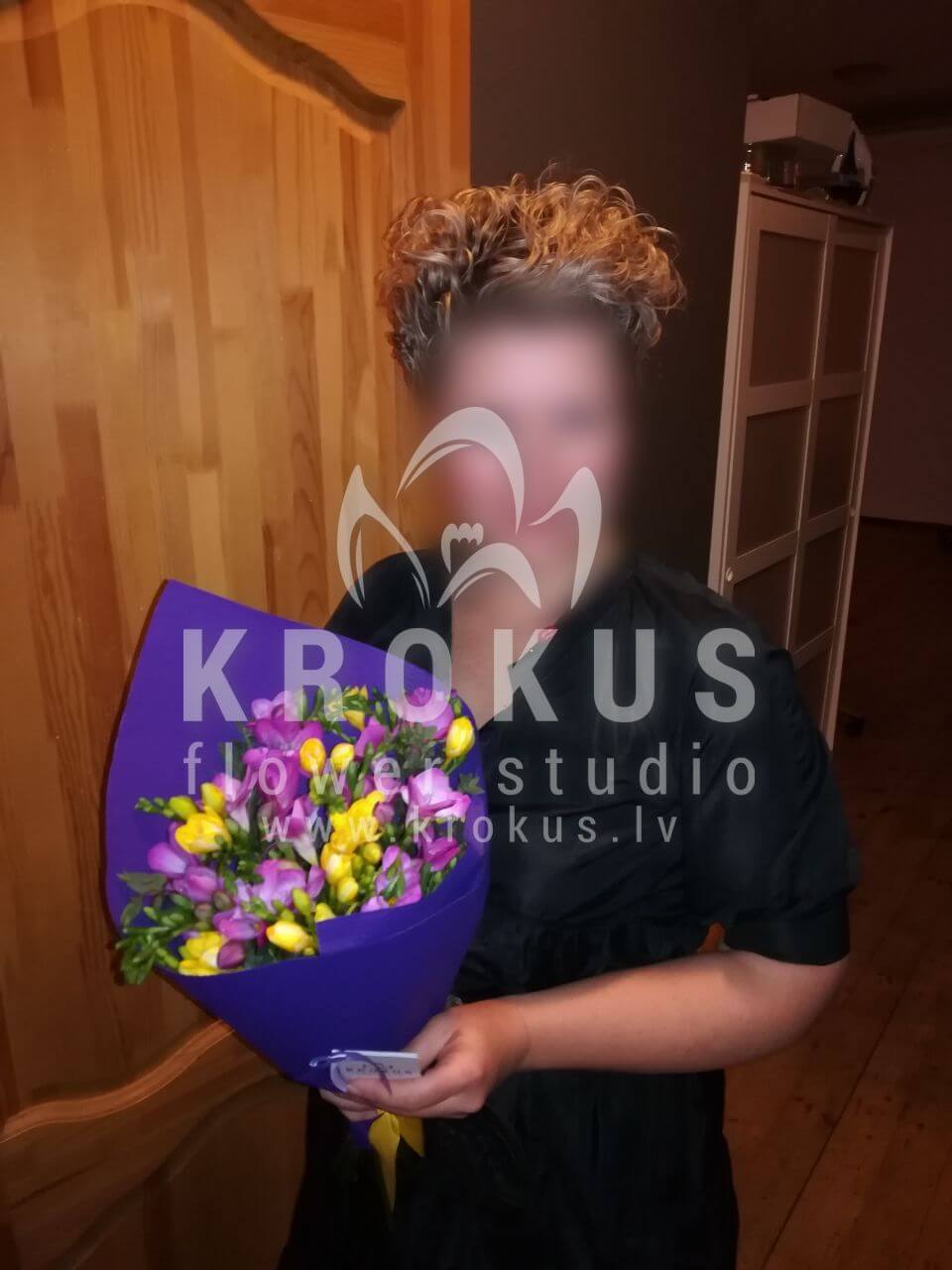 Deliver flowers to Rīga (freesia)