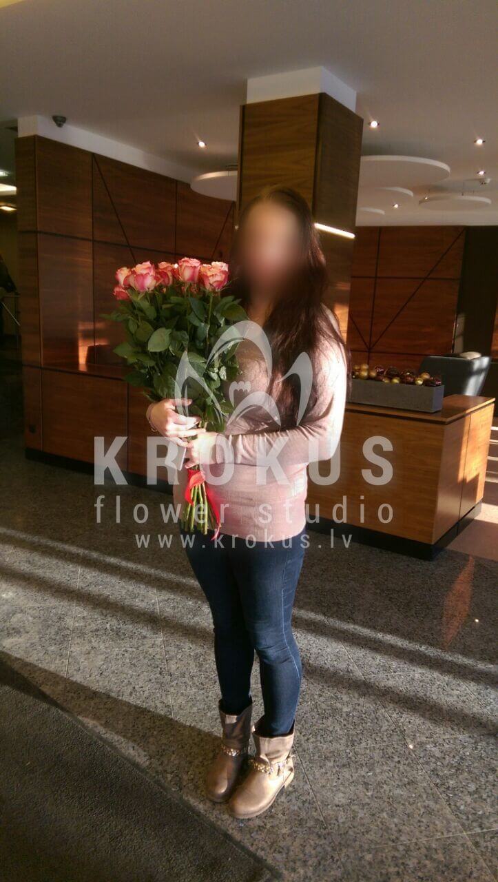 Deliver flowers to Latvia (pink rosesbicolor roses)