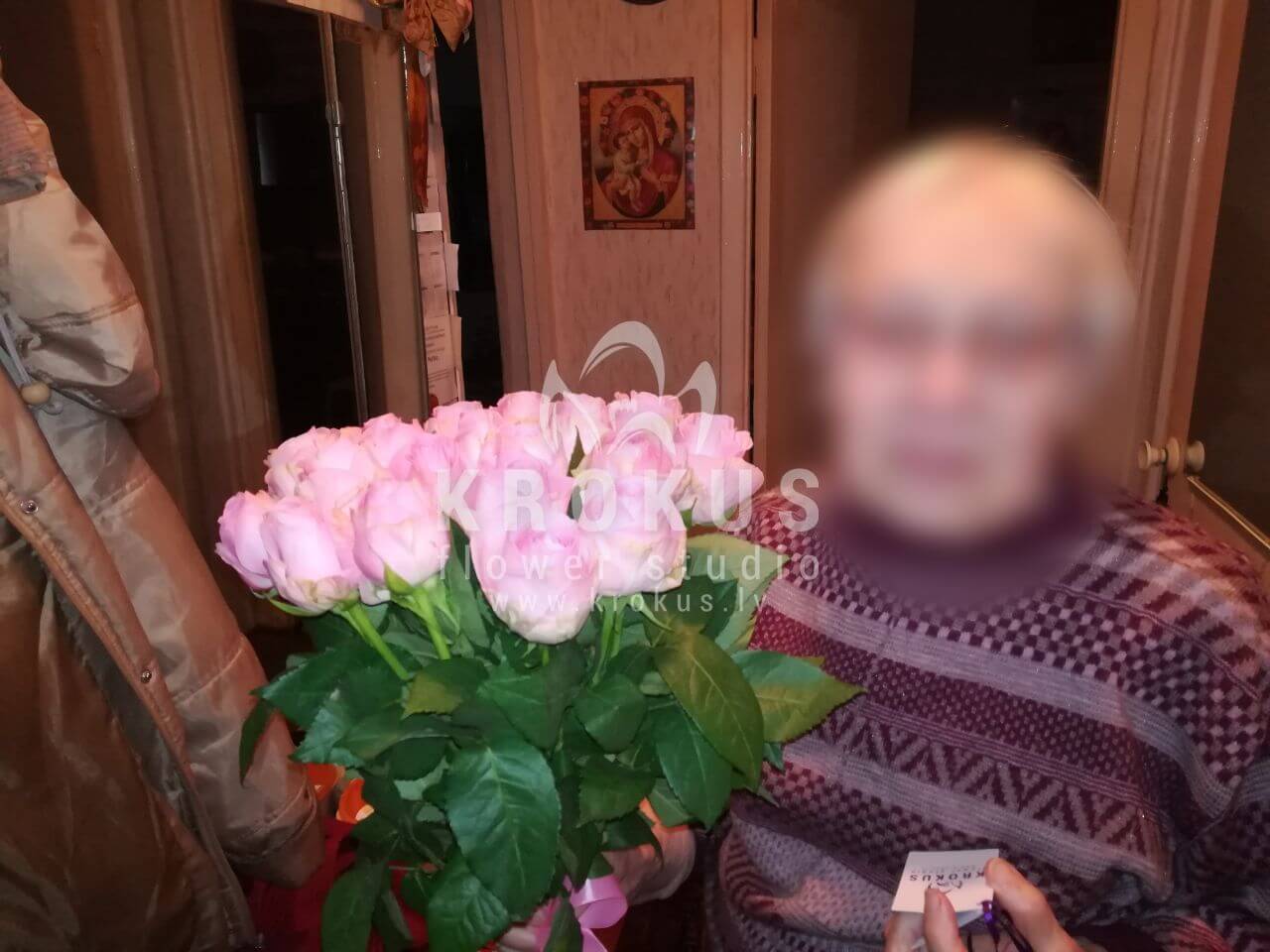 Ziedu piegāde Latvia Rīga (rozā rozes)