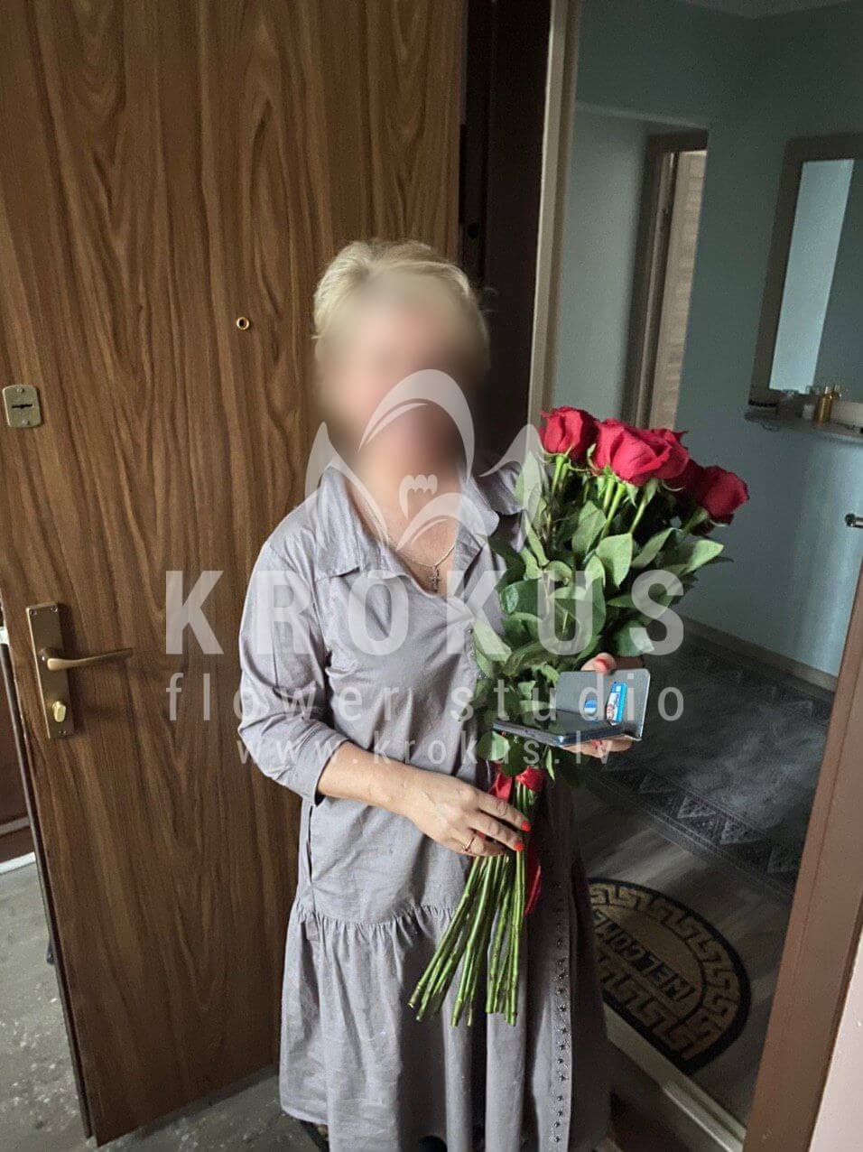 Deliver flowers to Rīga (red roses)