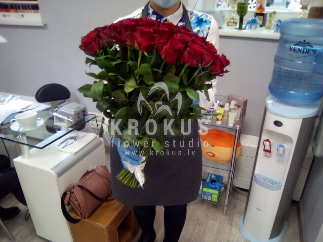 Deliver flowers to Latvia (red roses)