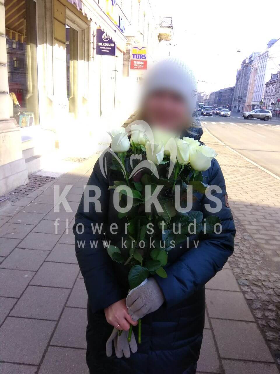 Deliver flowers to Latvia (white roses)