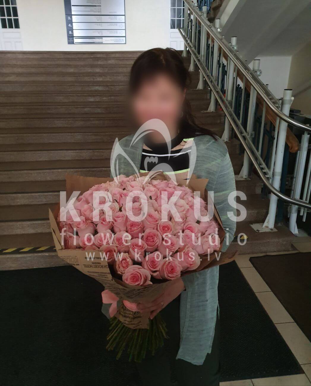 Deliver flowers to Rīga (pink roses)