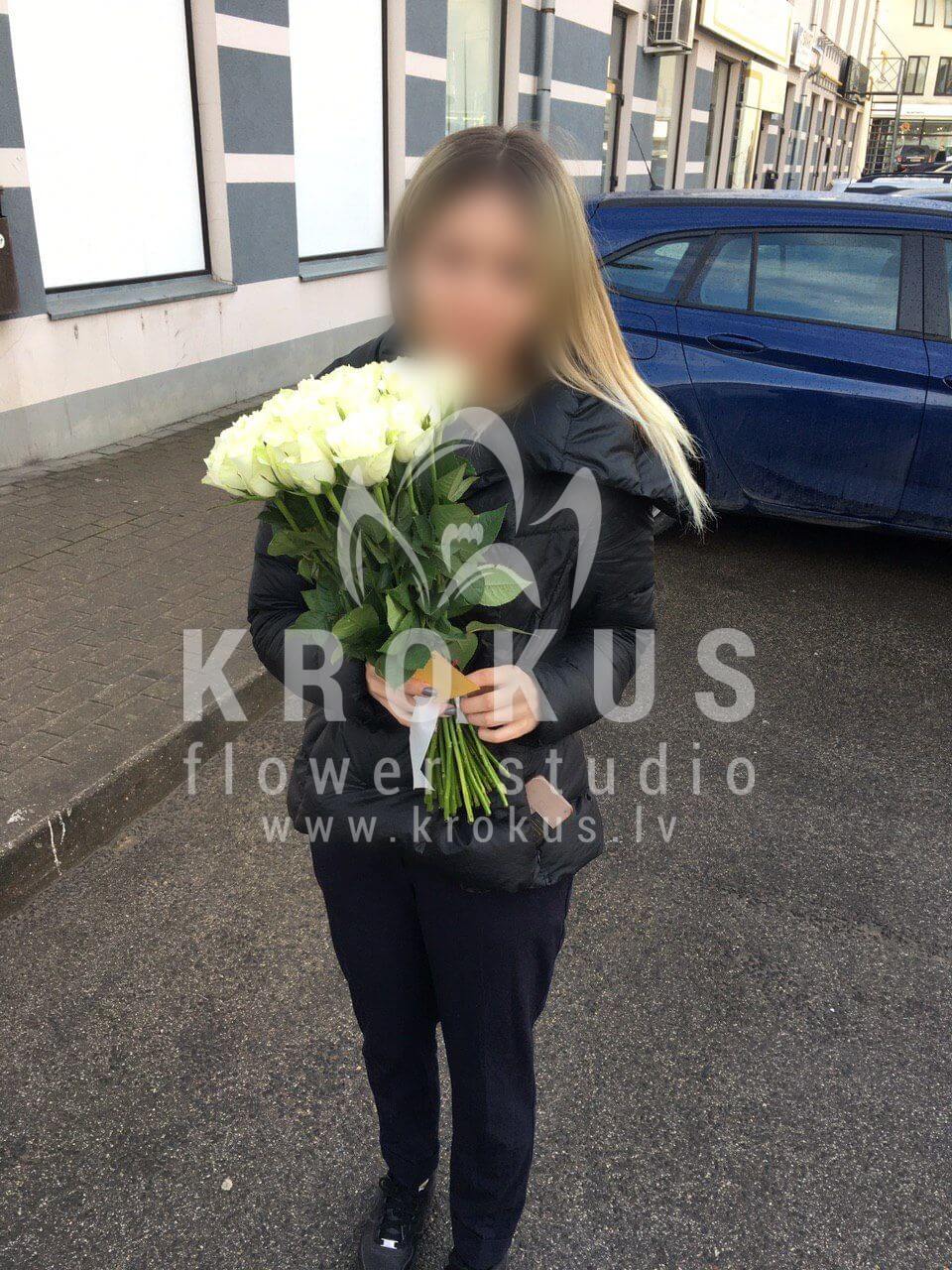 Deliver flowers to Rīga (white roses)