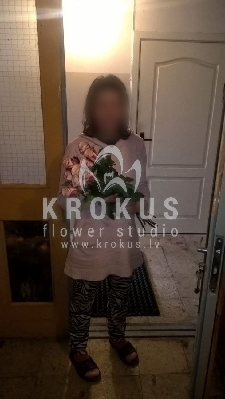 Deliver flowers to Latvia (pink rosesbicolor roses)