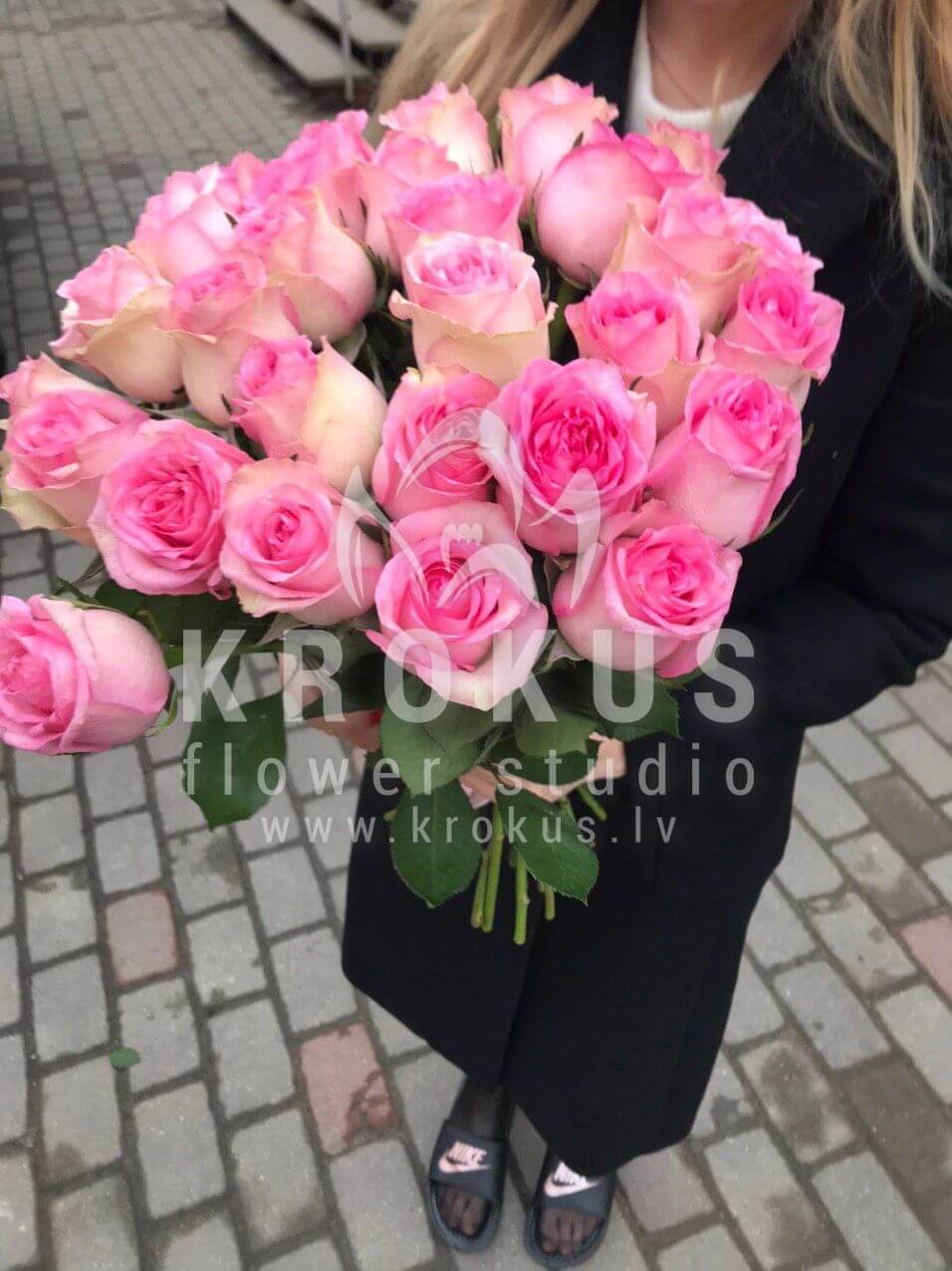 Deliver flowers to Rīga (pink roses)