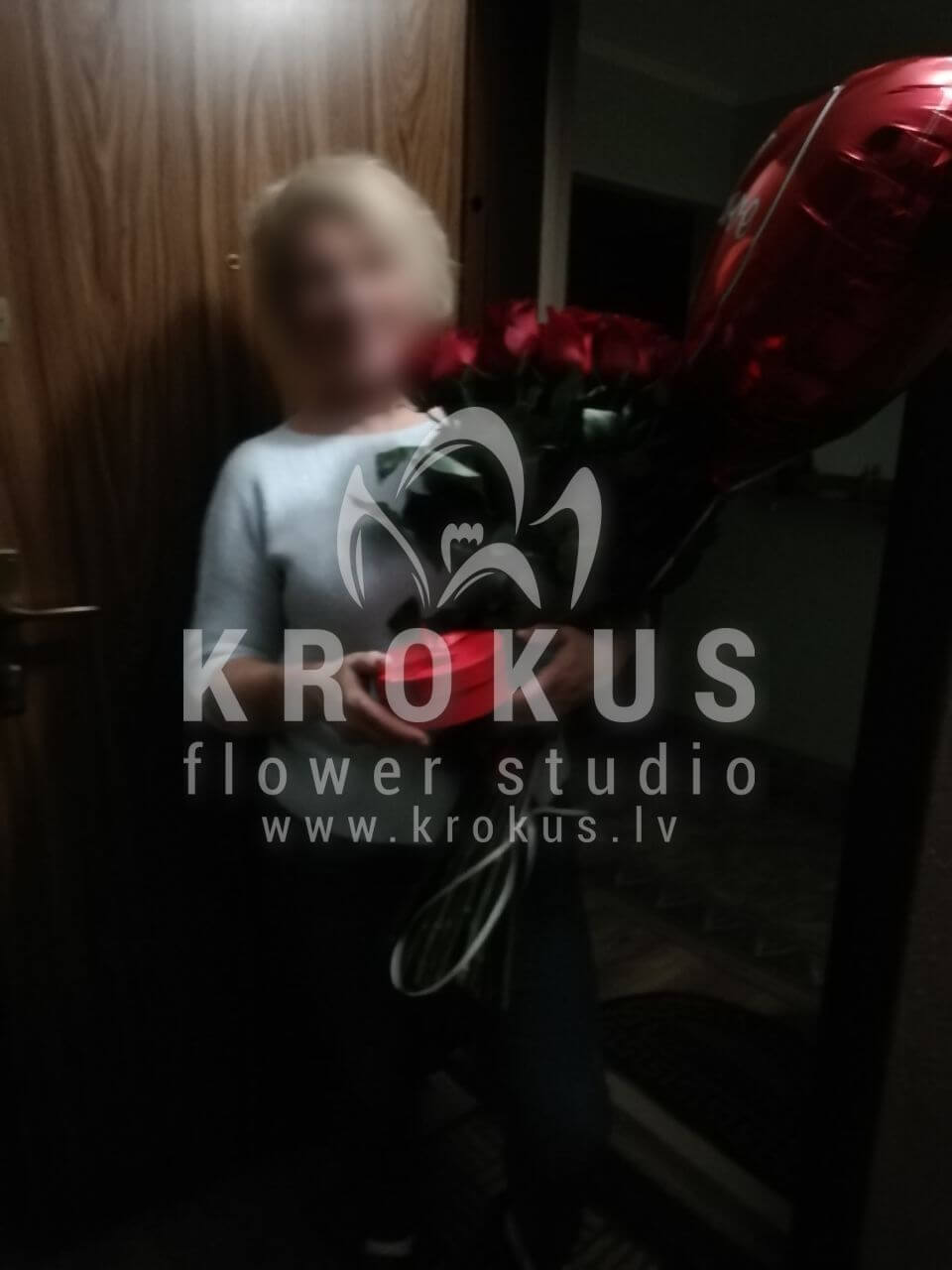 Deliver flowers to Rīga (bicolor roses)