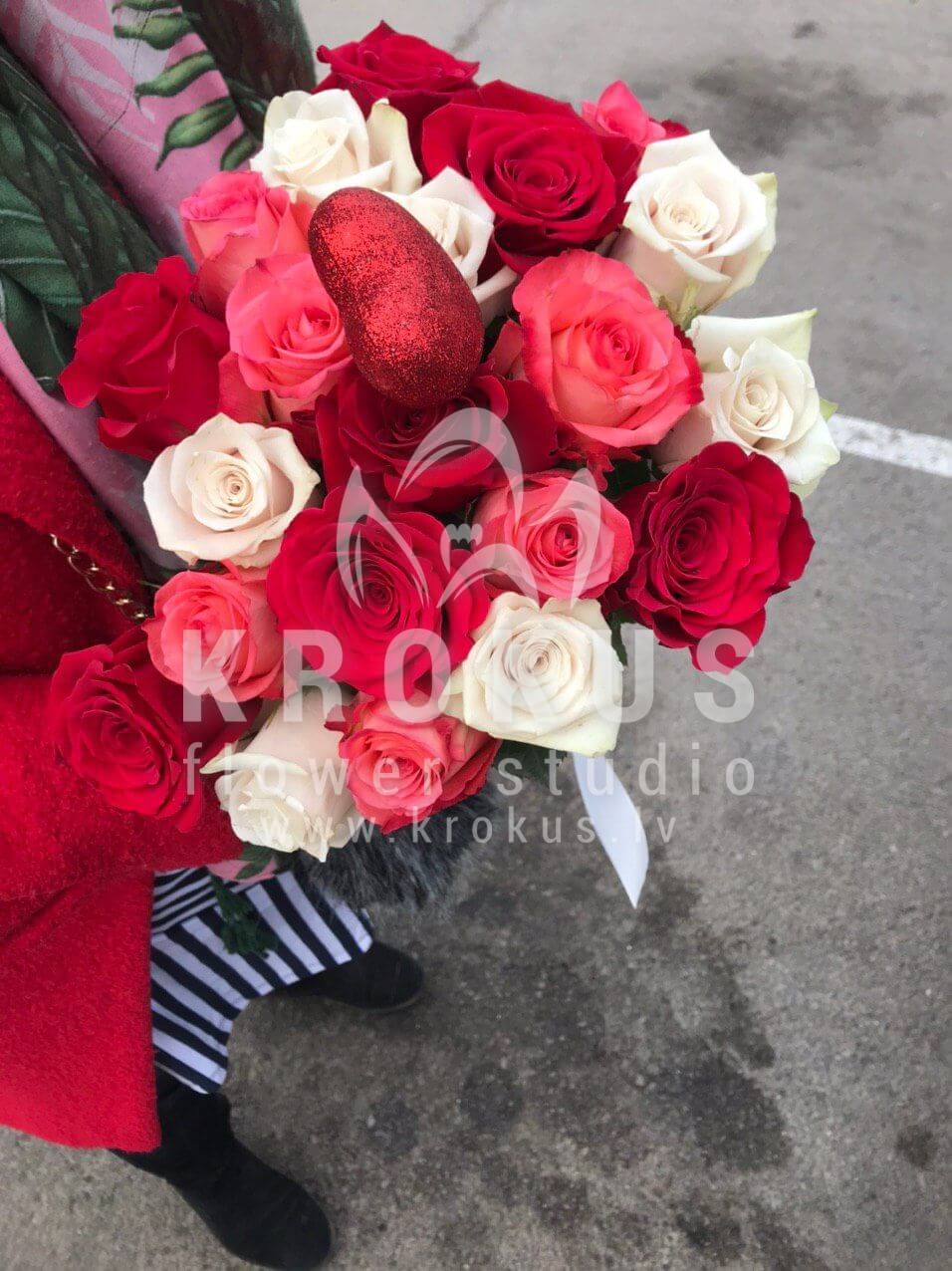 Доставка цветов в город Ādaži (розовые розыбелые розыоранжевые розыкрасные розыжелтые розы)