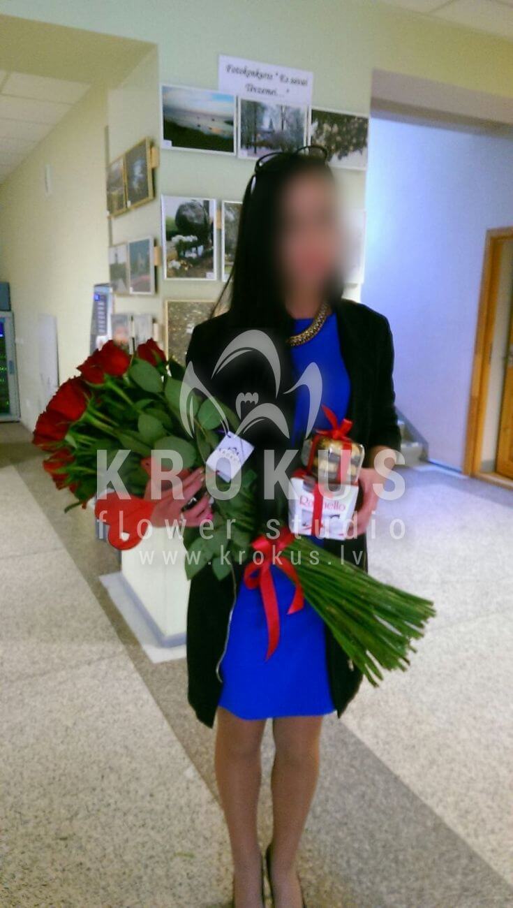 Deliver flowers to Latvia (red roses)