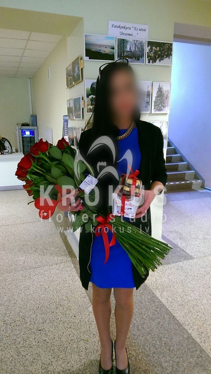 Deliver flowers to Latvia (red roses)