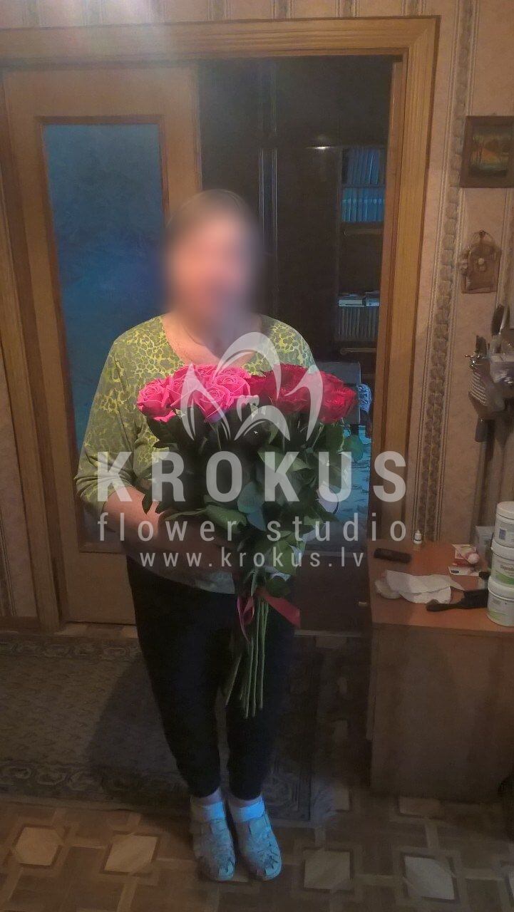 Deliver flowers to Latvia (pink rosesred roses)