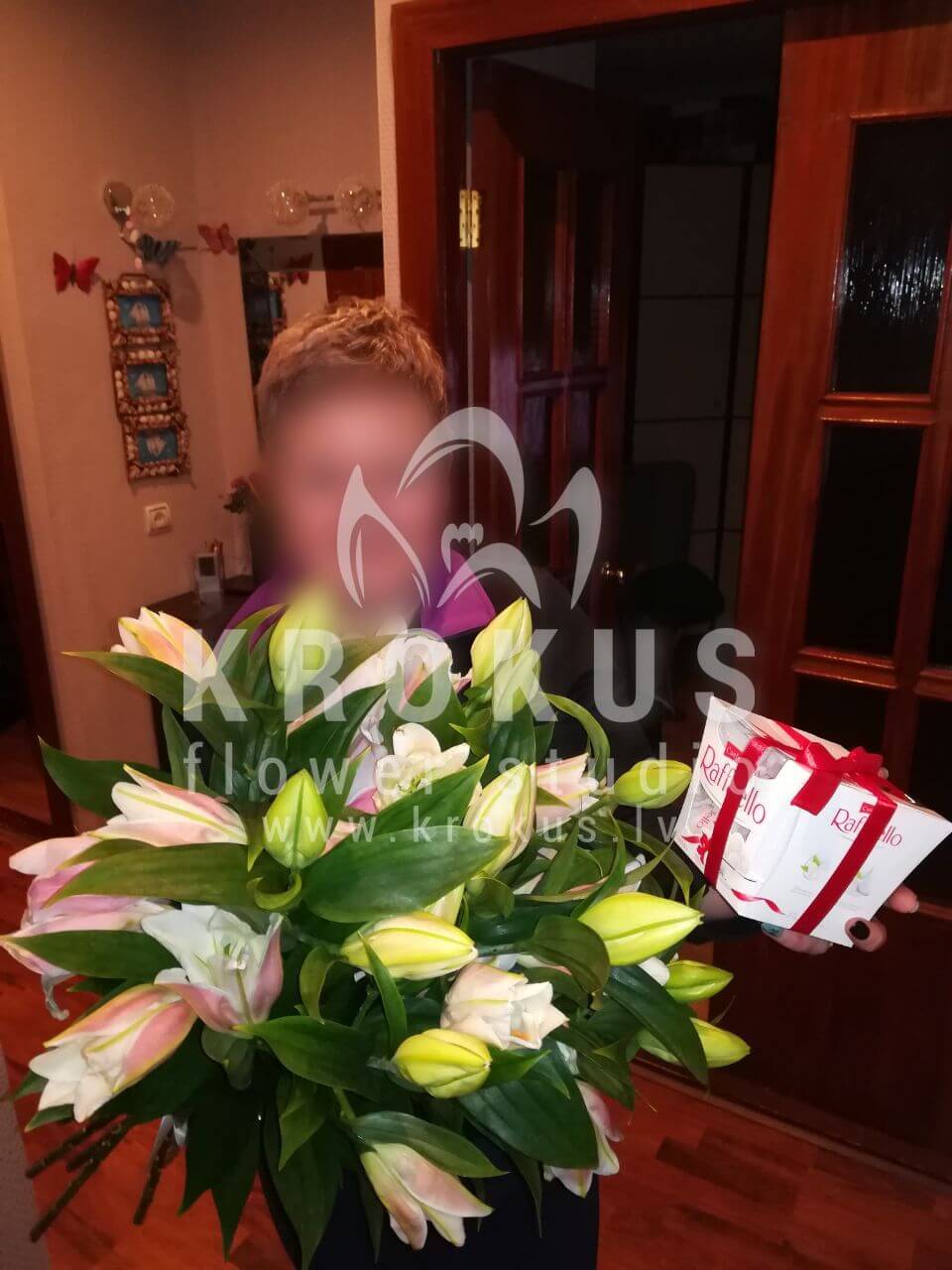 Deliver flowers to Ulbroka (lilies)