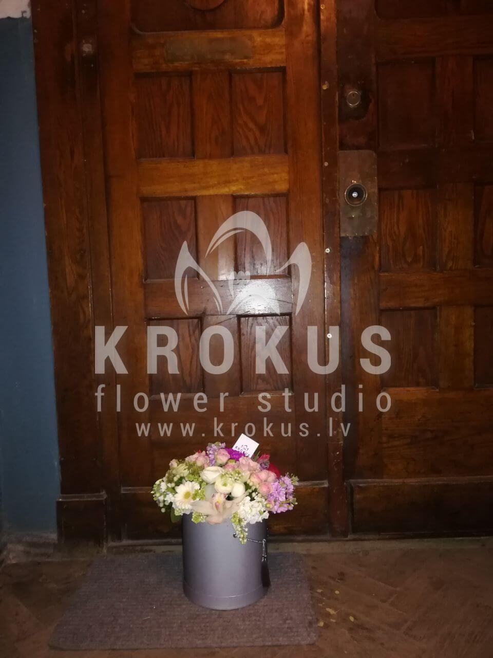 Deliver flowers to Rīga (shrub rosespink rosesskimmiadahliapeony roseshydrangeasastrantiaozothamnuslisianthuses (eustoma))