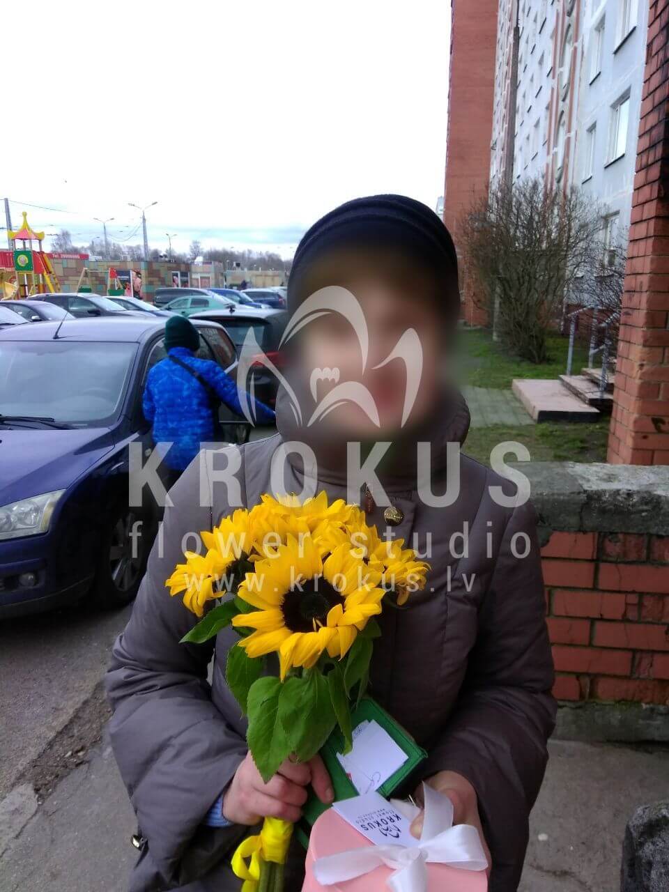 Доставка цветов в город Рига (подсолнухи)