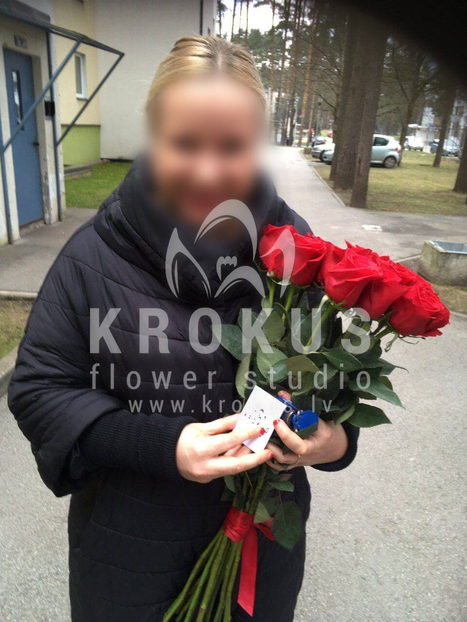 Deliver flowers to Upeslejas (red roses)