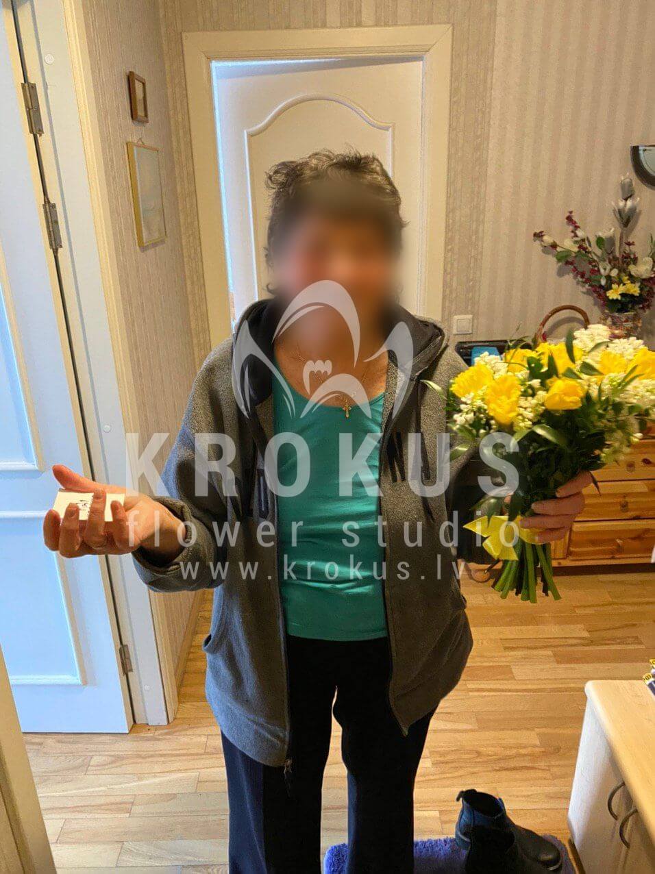 Deliver flowers to Rīga (lilacspistaciadaffodil)