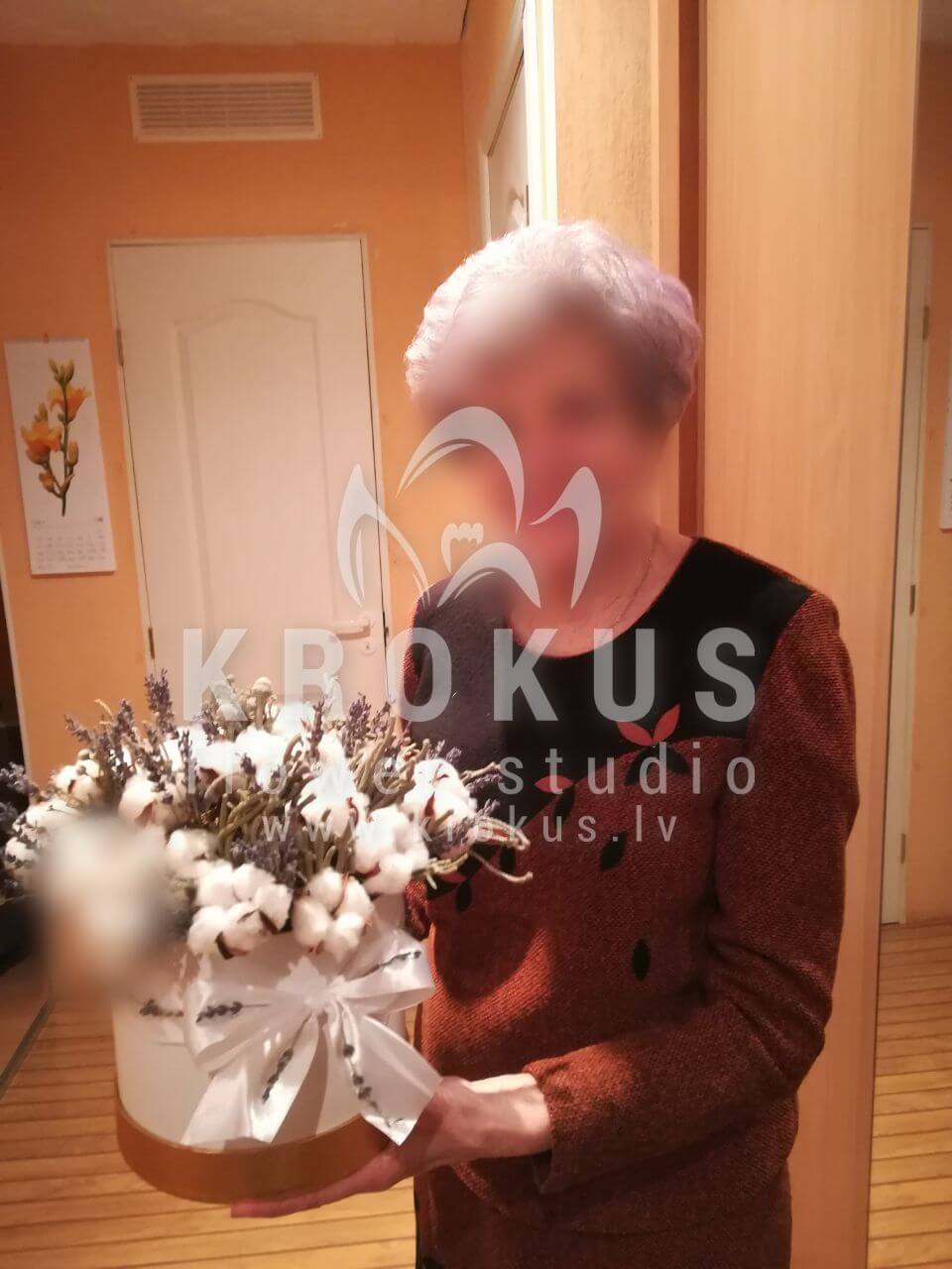 Deliver flowers to Rīga (boxbruniacottonlavender)