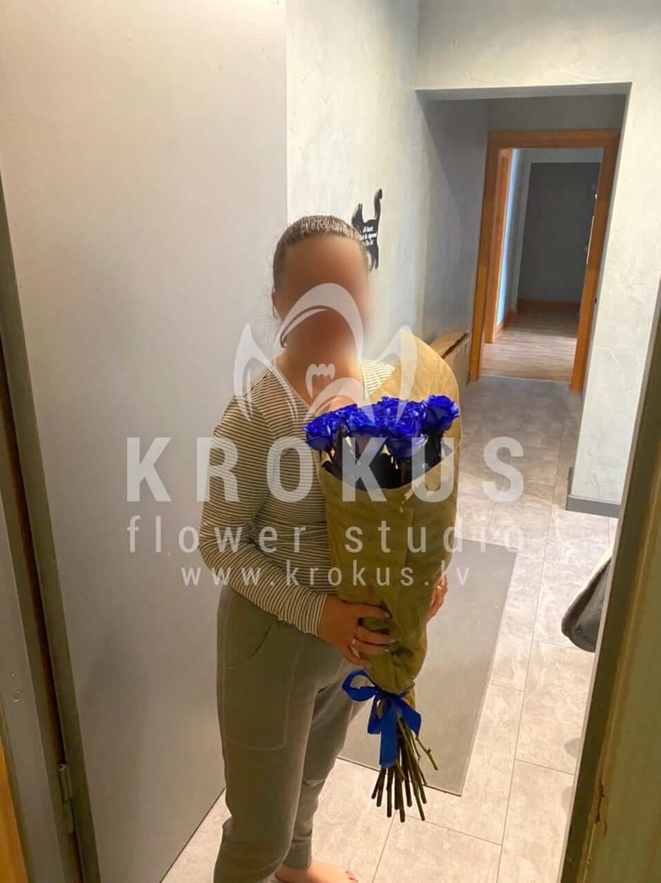 Deliver flowers to Rīga (blue roses)