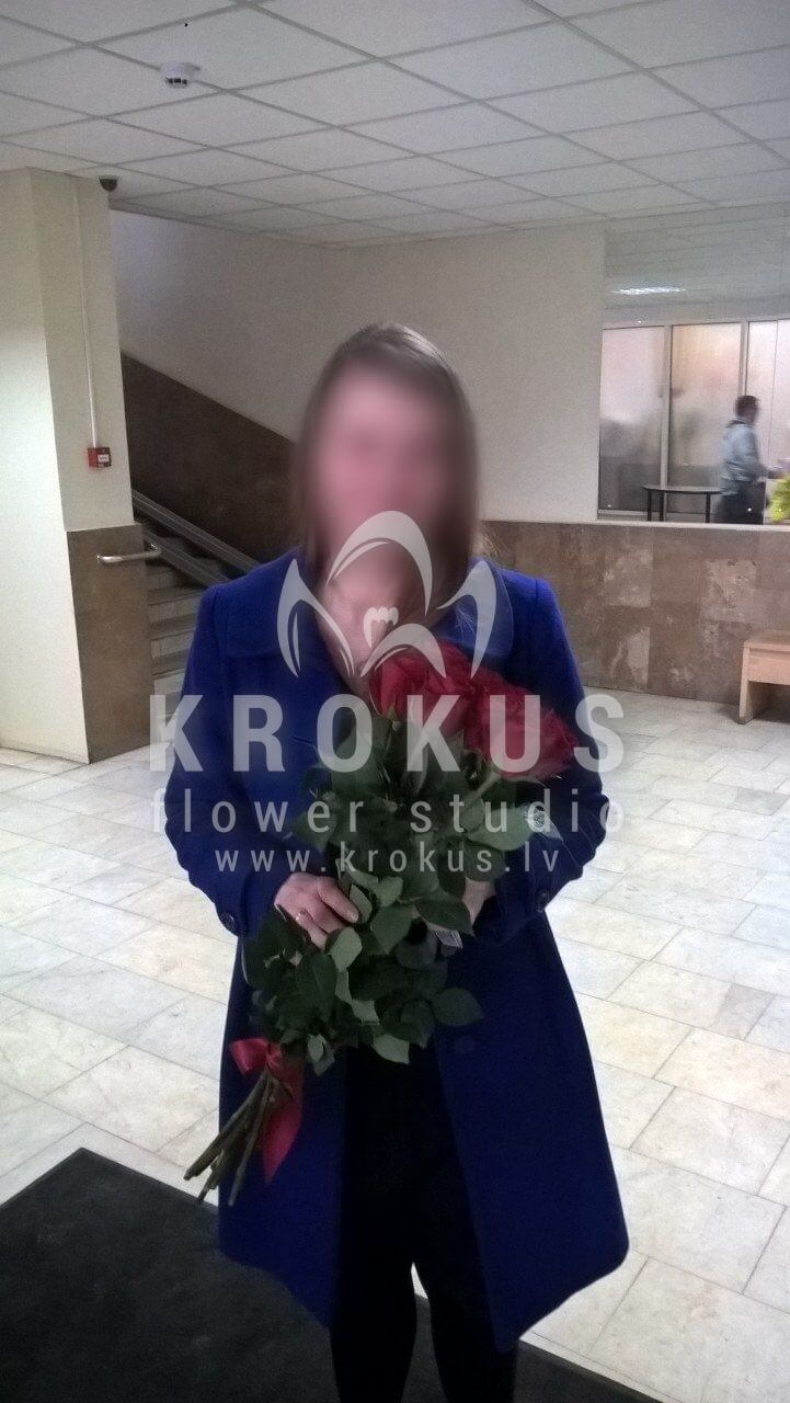 Deliver flowers to Latvia (red roses)