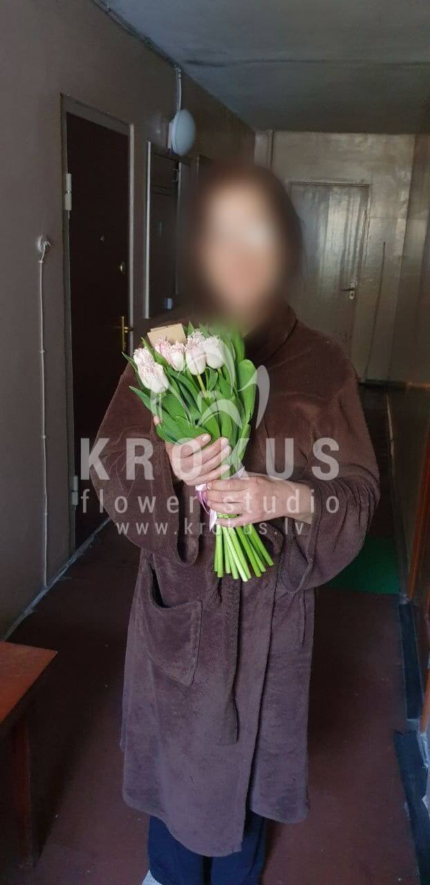 Ziedu piegāde Latvia Rīga (tulpespeonveidīgas tulpeskaraliskās tulpes)