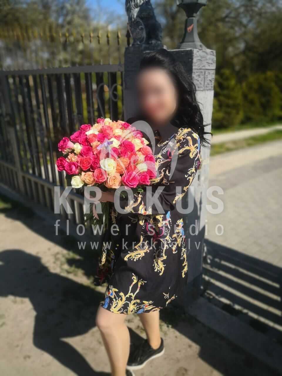 Ziedu piegāde Latvia Medemciems (rozā rozesbaltas rozesoranžas rozesdzeltenas rozessarkanas rozes)