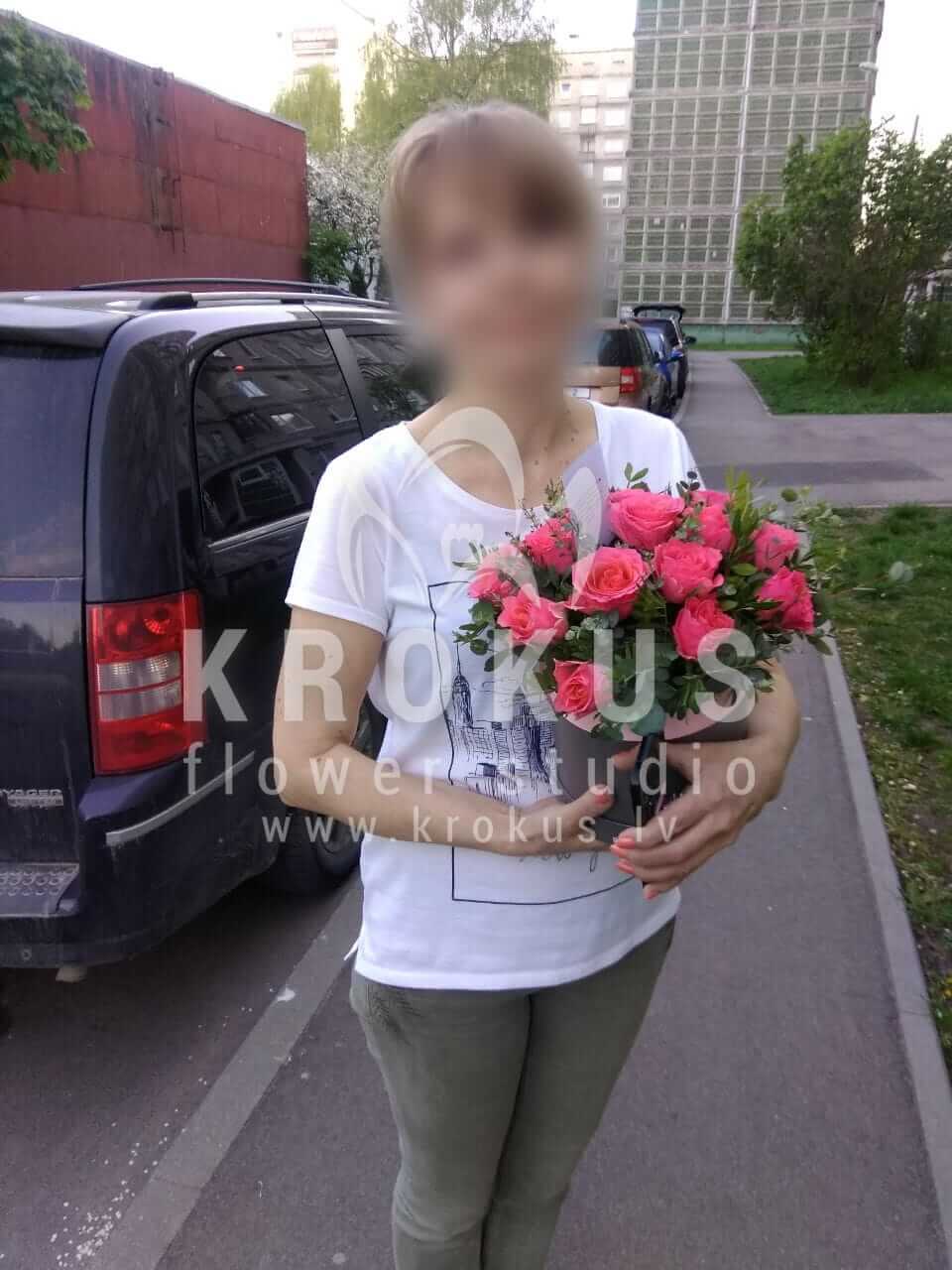 Deliver flowers to Rīga (pink rosesstylish boxgum tree)