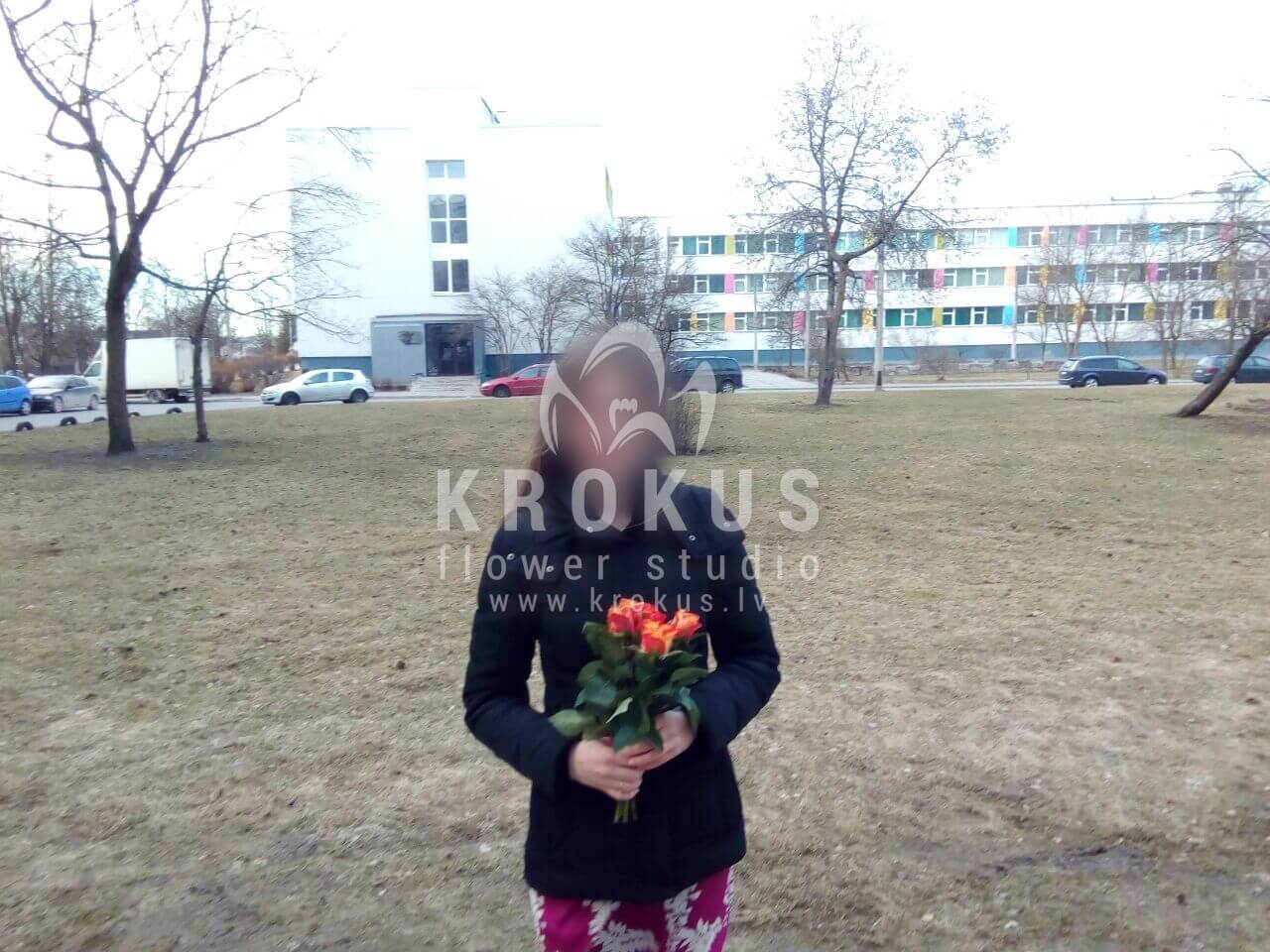 Доставка цветов в город Latvia (кустовые розырозовые розыгвоздикиэвкалипткремовые розываксфлауэрлизиантусы (эустома))