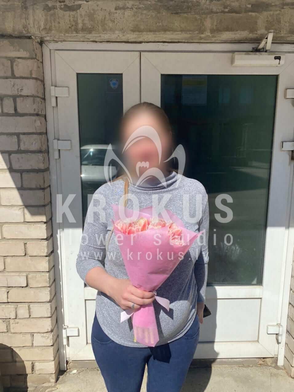 Ziedu piegāde Latvia Rīga (tulpespeonveidīgas tulpeskaraliskās tulpes)