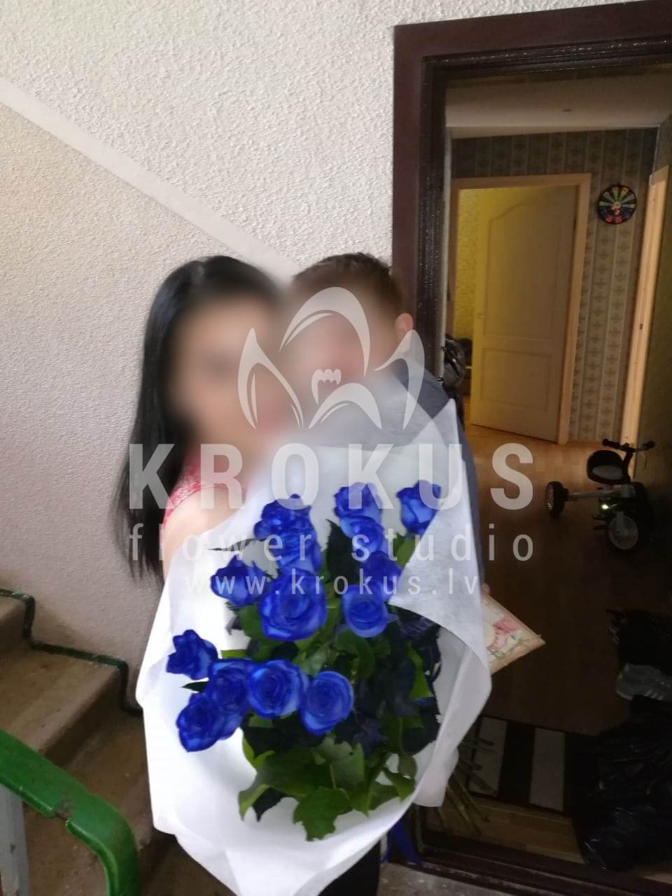 Deliver flowers to Saulkrasti (blue roses)