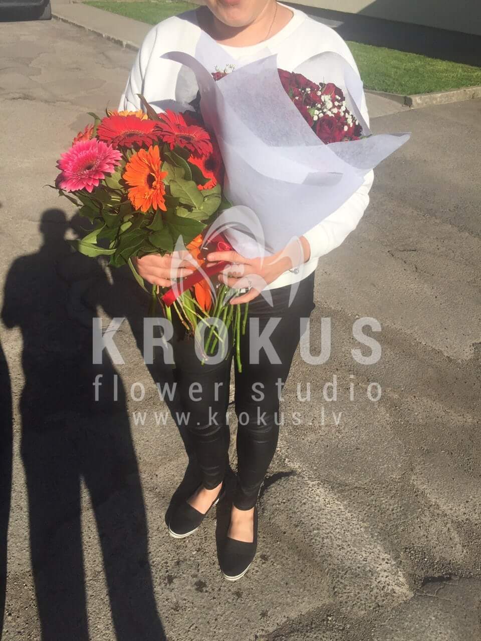 Deliver flowers to Ķekava (shrub rosesgypsophilasalaldaisies)