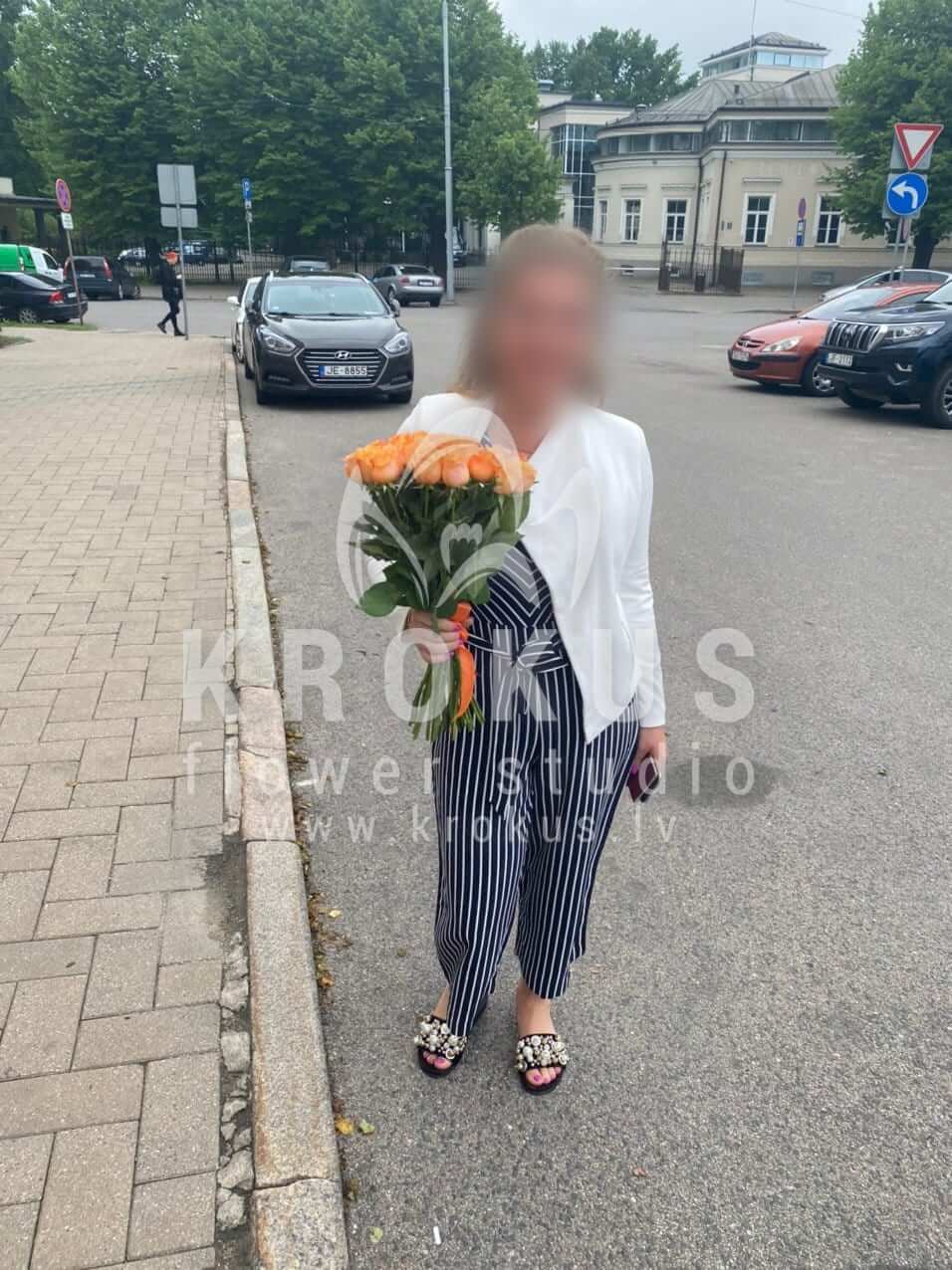 Deliver flowers to Rīga (orange roses)