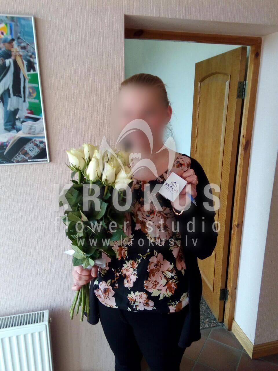 Deliver flowers to Latvia (white roses)