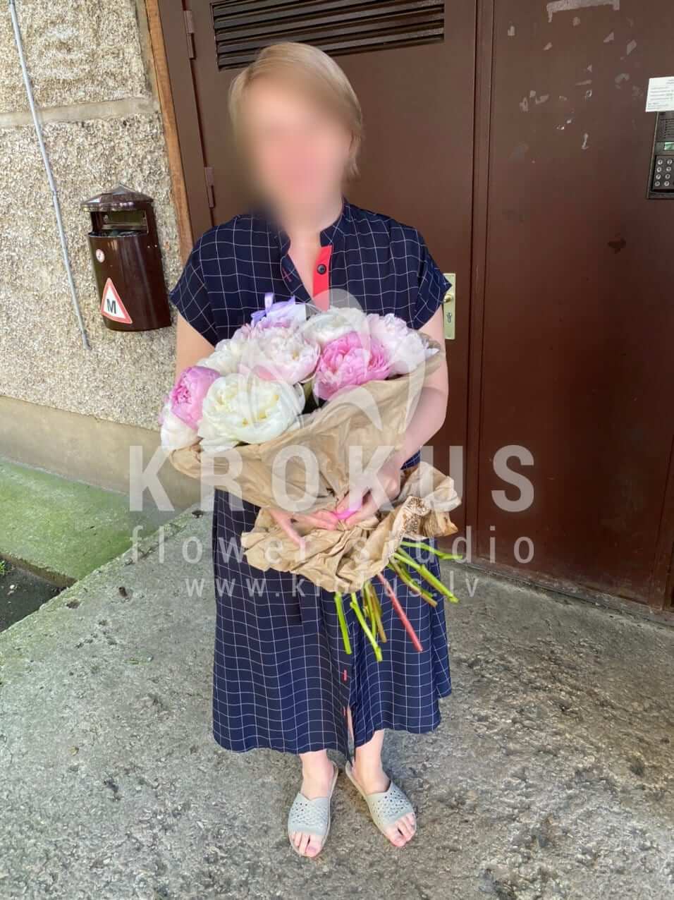 Deliver flowers to Rīga (peonies)