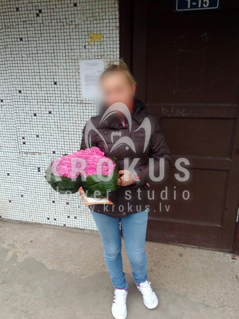 Deliver flowers to Latvia (pink rosesbeargrasssalalaspidistra)