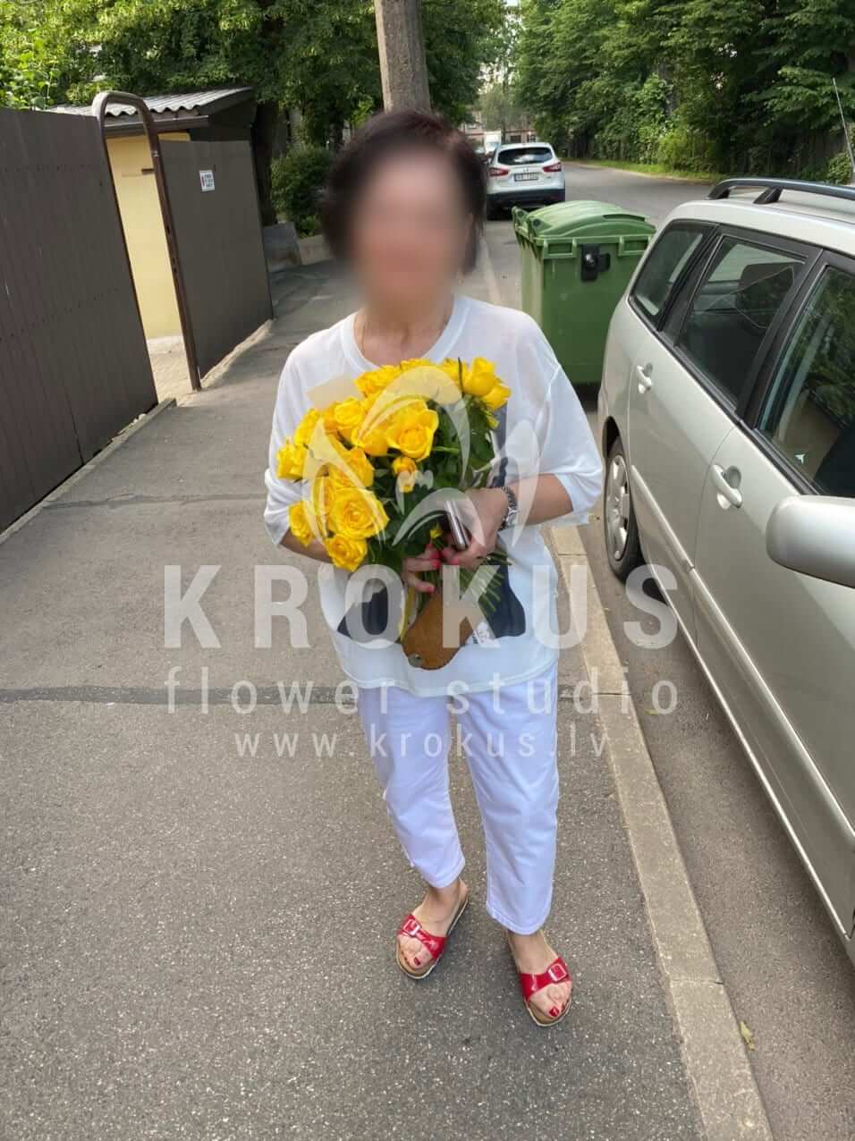 Deliver flowers to Rīga (yellow roses)