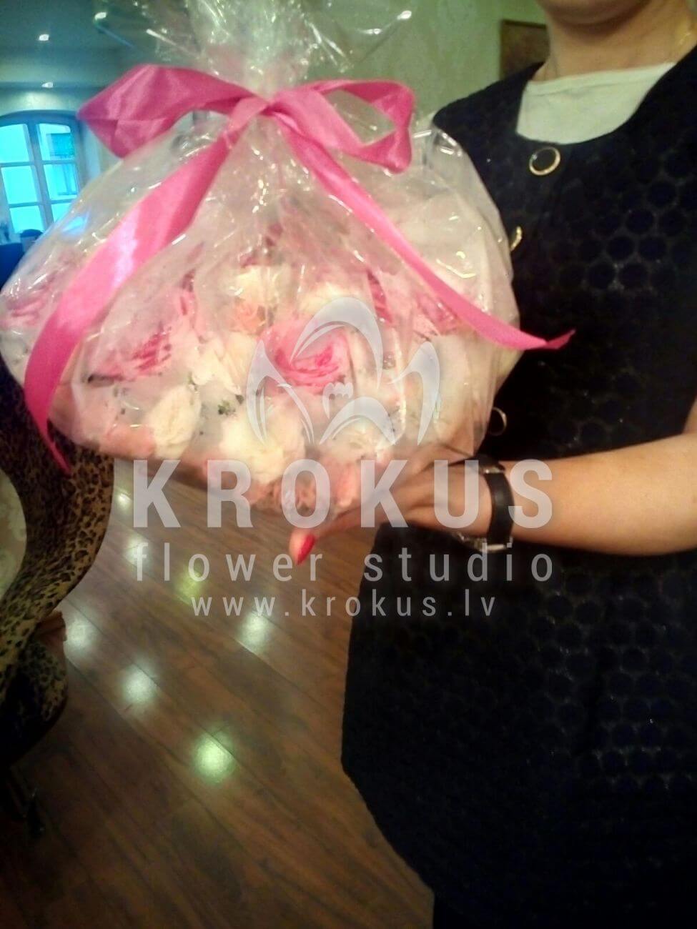 Deliver flowers to Latvia (shrub rosespink roses)