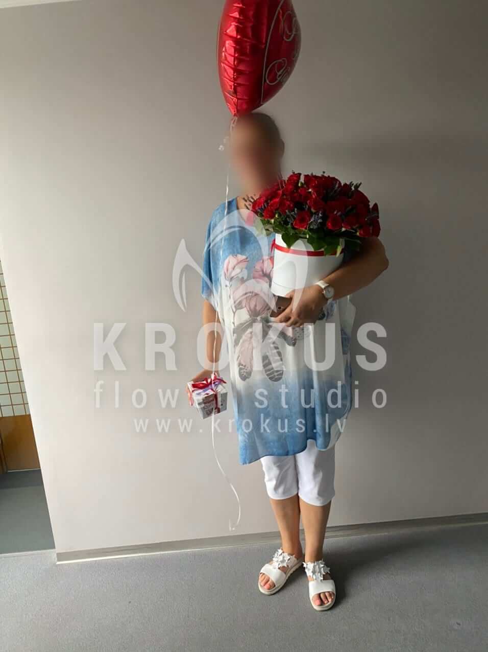Deliver flowers to Rīga (boxshrub roseslavendersalal)