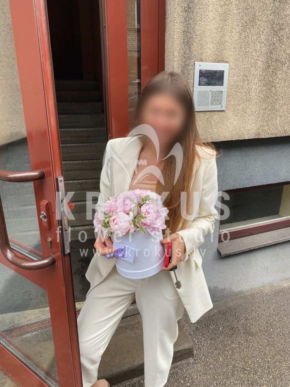 Доставка цветов в город Рига (коробкапионы)