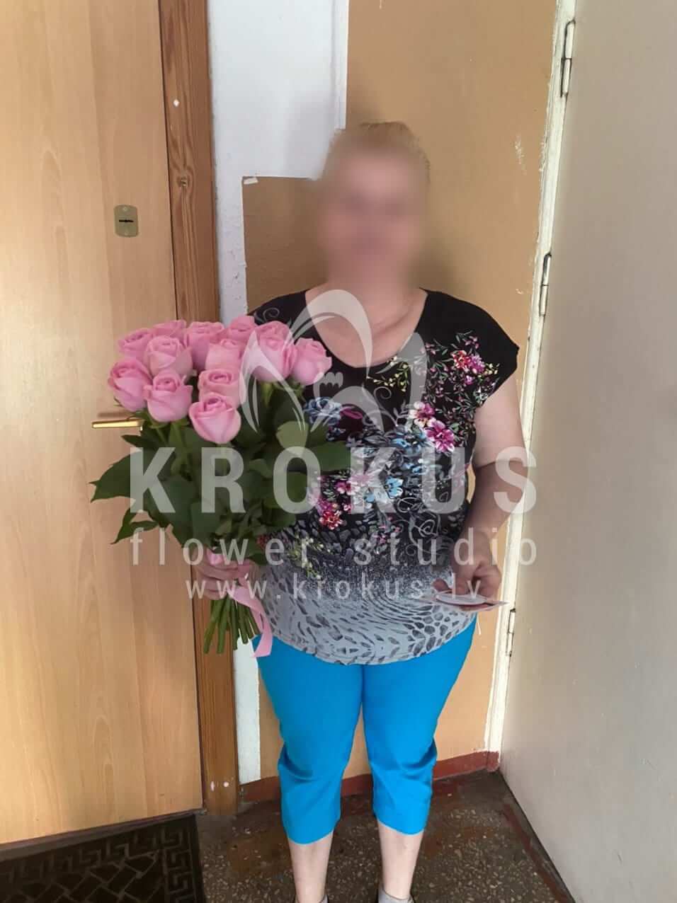 Deliver flowers to Rīga (pink roses)